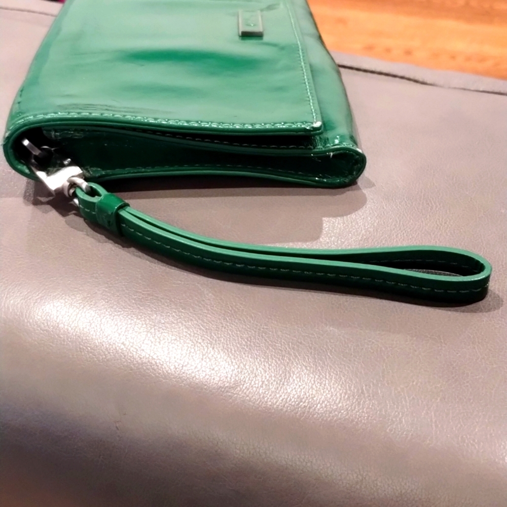 Cole Haan Leather Green Wristlet Wallet Patent Leather Clutch - X Large- GUC - Picture 12 of 17